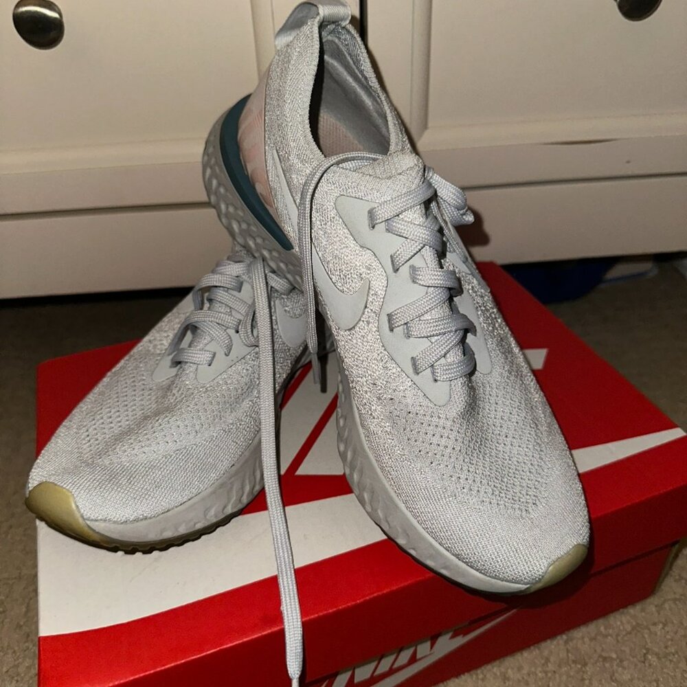 WOMEN NIKE EPIC REACT FLYKNIT "WOLF GREY  *PERFECT CONDITION. SIZE 8